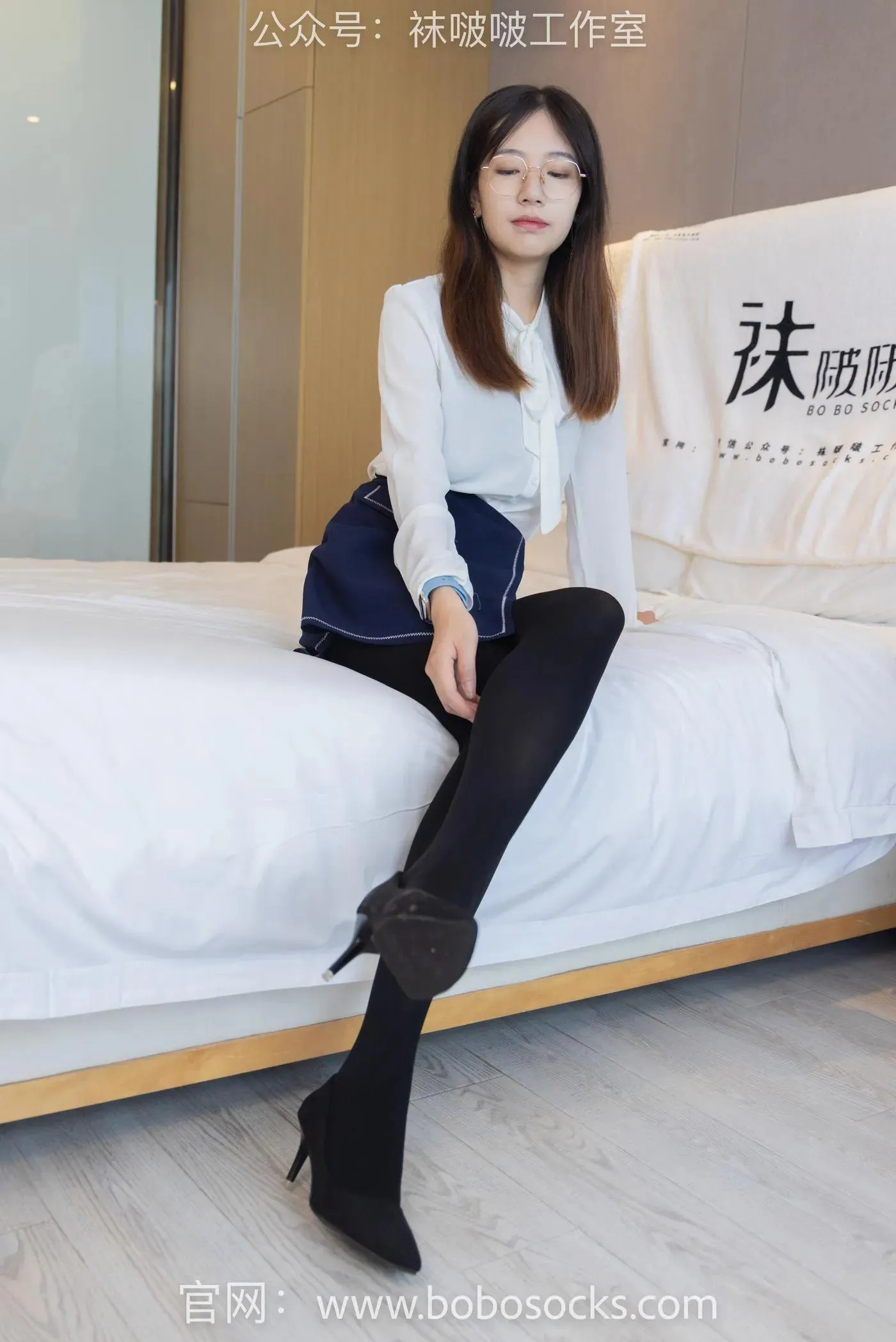 [BoBoSocks袜啵啵]NO.114 小甜豆-高跟鞋、帆布鞋、肉丝、厚黑丝 [175P]插图5